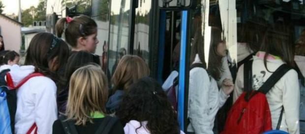 Studenti campani: per loro un abbonamento gratuito per i mezzi pubblici. Studenti campani: per loro un abbonamento gratuito per i mezzi pubblici.