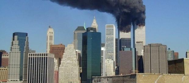 WTC smoking on 9-11 (Image Credit – Michael Foran – Wikimedia Commons) WTC smoking on 9-11 (Image Credit – Michael Foran – Wikimedia Commons)