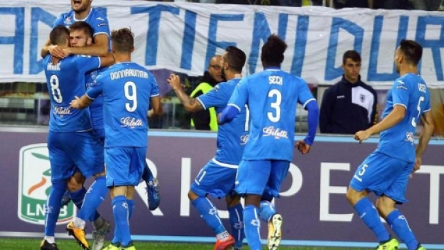I giocatori dell'Empoli esultano dopo un gol.
