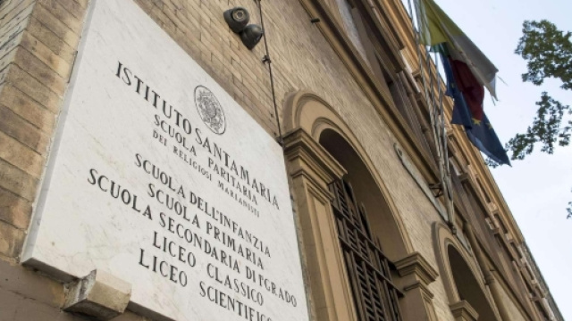 La scuola di Roma dove questa mattina uno studente di 13 anni si &egrave; gettato dalle scale. Foto: Tgcom24.