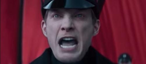 'Star Wars 8' spoilers: Kylo Ren possibly leaving Snoke because of General Hux? [Image Credit: Star Wars/YouTube]