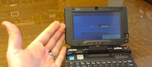 Very small and light (580g) convertible tablet pc - (Image credit – Wesley Fryer – Wikimedia Commons)