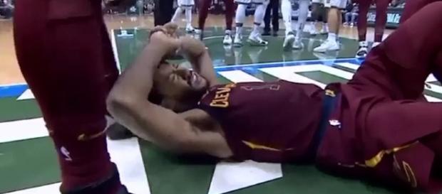 Derrick Rose suffered another injury. Derrick Rose suffered another injury.
