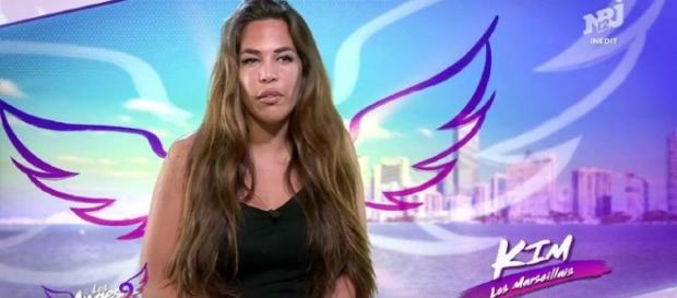 Kim (Les Vacances des Anges 2) montre ses fesses en gros plan et choque les internautes ! Kim (Les Vacances des Anges 2) montre ses fesses en gros plan et choque les internautes !
