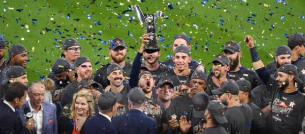 Los Astros se coronaron con su segundo banderín en la MLB, primero en la AL. El Heraldo de México.com. Los Astros se coronaron con su segundo banderín en la MLB, primero en la AL. El Heraldo de México.com.
