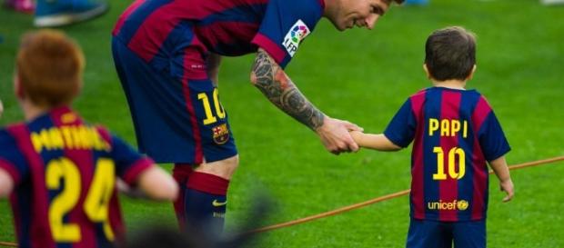 Mateo canta en catalan y Piqué se pronunció contra el adoctrinamiento - mundodeportivo.com Mateo canta en catalan y Piqué se pronunció contra el adoctrinamiento - mundodeportivo.com