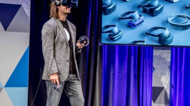 La presentazione dei dispositivi per la Windows Mixed Reality a San Francisco