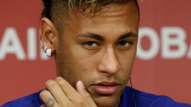 Neymar, geste à ne pas faire en cas de selfie avec lui