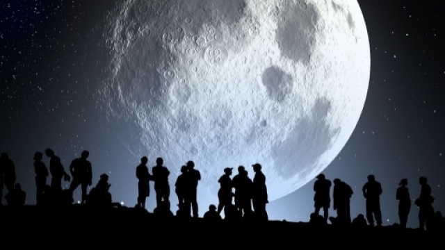 Scoperta una grotta lunare che pu&ograve; ospitare una colonia umana