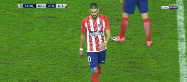 Carrasco abandona el terreno de juego ante el Qarabag en Champions. Carrasco abandona el terreno de juego ante el Qarabag en Champions.