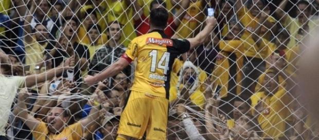 Rodrigo marcou dois gols na decisão Rodrigo marcou dois gols na decisão