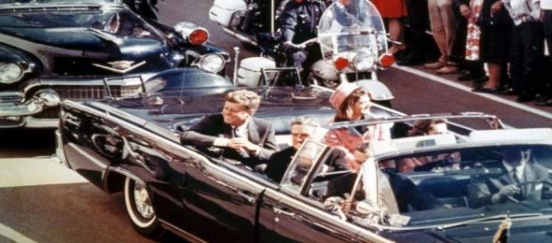 Trump va-t-il autoriser la publication de documents secrets sur l'assassinat de Kennedy ? Trump va-t-il autoriser la publication de documents secrets sur l'assassinat de Kennedy ?