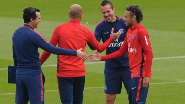 Foot PSG - PSG : Neymar agacé par Emery avant OM-PSG ? - Ligue 1 ... - foot01.com
