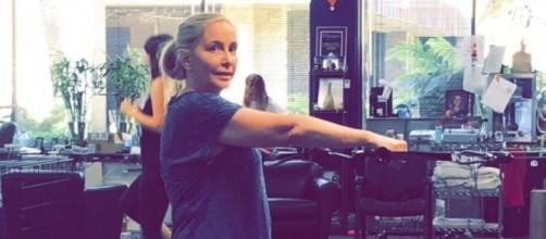 Shannon Beador works out in an office. [Photo via Shannon Beador/Instagram]