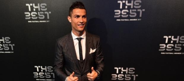CR7 s'adjuge le titre du meilleur joueur de l'année 2017 CR7 s'adjuge le titre du meilleur joueur de l'année 2017