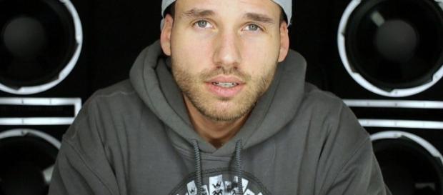 Juliensblog mit seinem neuen Video Juliensblog mit seinem neuen Video
