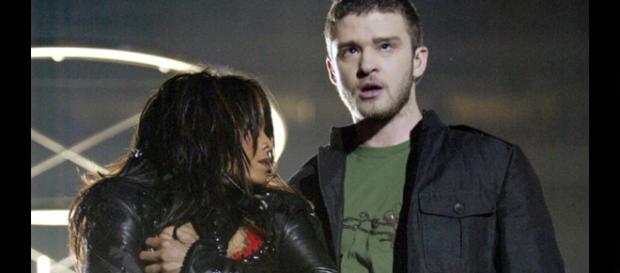 Justin Timberlake and Janet Jackson at the 2004 Super Bowl XXXVIII, seconds after the wardrobe malfunction. | (Credit: MASHED UP MOVIES/YouTube) Justin Timberlake and Janet Jackson at the 2004 Super Bowl XXXVIII, seconds after the wardrobe malfunction. | (Credit: MASHED UP MOVIES/YouTube)