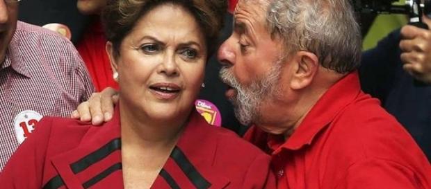 Dilma e Lula em campanha no ano de 2014 Dilma e Lula em campanha no ano de 2014