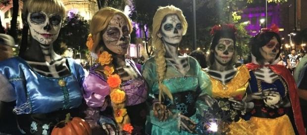 Mega Procesión de las Catrinas 2016 - La Mascarada - com.mx Mega Procesión de las Catrinas 2016 - La Mascarada - com.mx