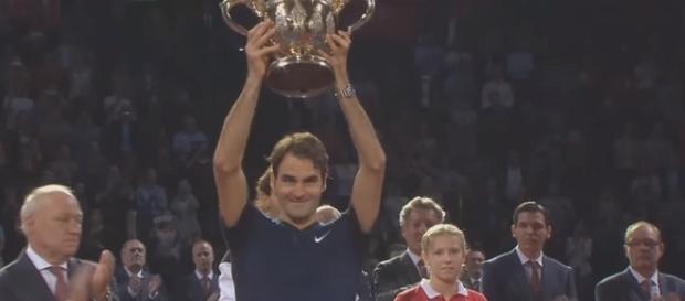 Rpger Federer celebrating his 2015 Swiss Indoors Basel title/ Photo: screenshot via Tennis TV channel on YouTube Rpger Federer celebrating his 2015 Swiss Indoors Basel title/ Photo: screenshot via Tennis TV channel on YouTube
