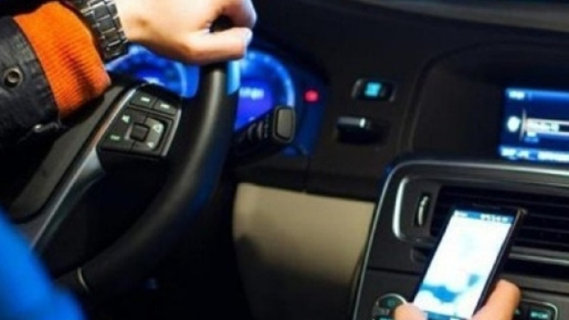 Inasprimento multe per chi guida col cellulare? | VillafrancaWeek - villafrancaweek.it