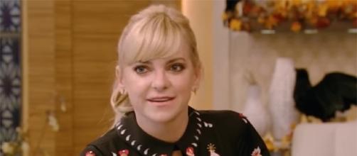 Anna Faris candidly opens up about her breakup with ex-husband, Chris Pratt. (Image Credit: Live with Kelly and Ryan/YouTube screencap)