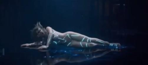 Taylor Swift appears in nude bodysuit in 'Ready for It?' [Image Credit: Trend Central/Youtube]