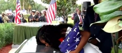 Widowed wife of Sgt. La David Johnson, Myeshia Johnson kisses the casket. Image credit: Inside Edition/ YouTube screencap