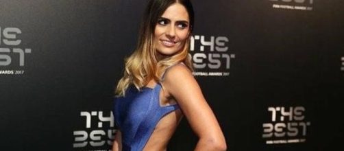 es Layla Anna-Lee, la seductora presentadora de los premios The Best - clarin.com