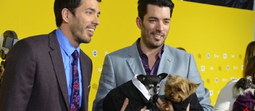 Jonathan Scott opens up about his divorce and transforming a home for his brother, Drew. [Image Credit: Mingle Media TV, Wikimedia Commons]