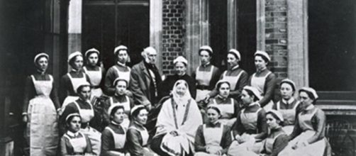Nightingale y sus alumnas enfermeras en Nightingale Home.