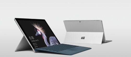 Un’immagine commerciale del nuovo Surface Pro di Microsoft con Windows 10