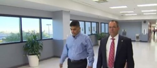Wesley Mathews (left) entering court for child custody hearing. (Image Credit: CBSDFW/YouTube screencap)