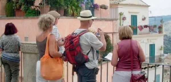 Turisti stranieri e non solo alla ricerca di un'Italia poco conosciuta