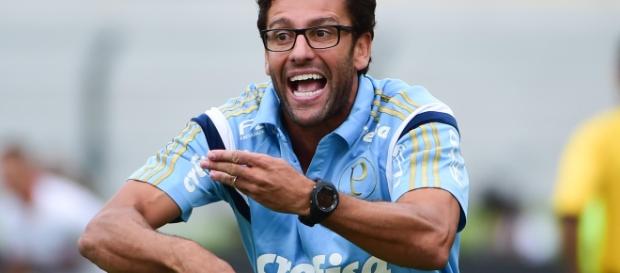 Alberto Valentim é o treinador provisório Alberto Valentim é o treinador provisório