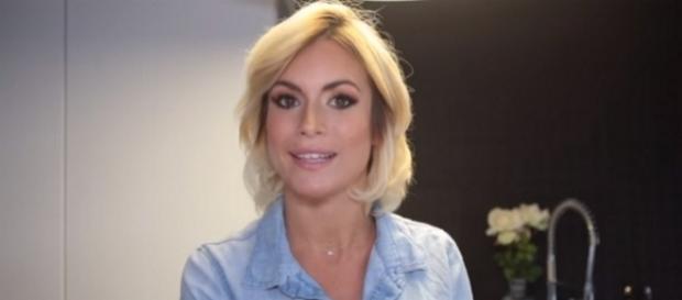 Carla Moreau (Les Marseillais) lance sa nouvelle chaîne Youtube "Les blabla de Carla" Carla Moreau (Les Marseillais) lance sa nouvelle chaîne Youtube "Les blabla de Carla"