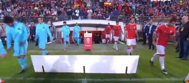 Entrada dos jogadores Barcelona X Real Murcia (Foto: Divulgação/Barcelona) Entrada dos jogadores Barcelona X Real Murcia (Foto: Divulgação/Barcelona)