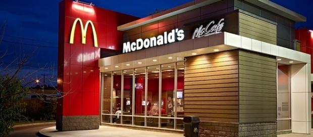 McDonald's modernisiert und verkauft seine Filialen nach und nach. In Deutschland bleiben Besucher immer häufiger weg. Foto: askmen.com McDonald's modernisiert und verkauft seine Filialen nach und nach. In Deutschland bleiben Besucher immer häufiger weg. Foto: askmen.com