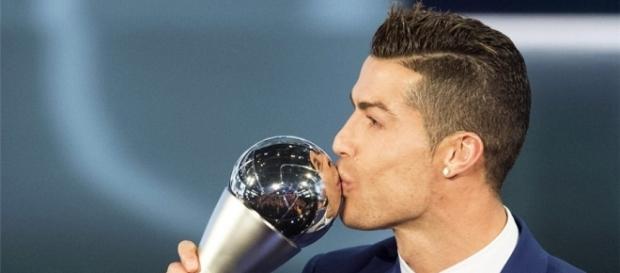 Real Madrid : La presse catalane dézingue Ronaldo ! Real Madrid : La presse catalane dézingue Ronaldo !