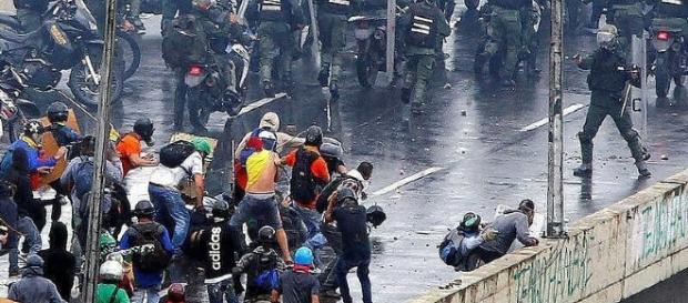 rioters and police face off on the streets of Venezuela - Jelcve - Flickr rioters and police face off on the streets of Venezuela - Jelcve - Flickr