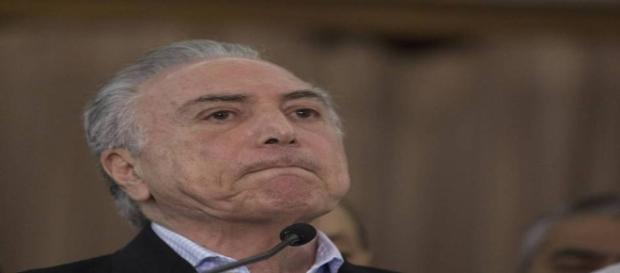 Temer tenta se manter no governo Temer tenta se manter no governo