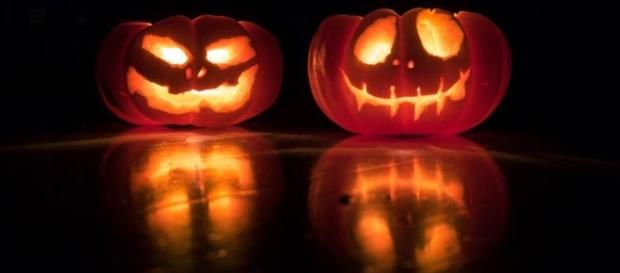 Zucche di Halloween come scavarle image unsplash.com Zucche di Halloween come scavarle image unsplash.com
