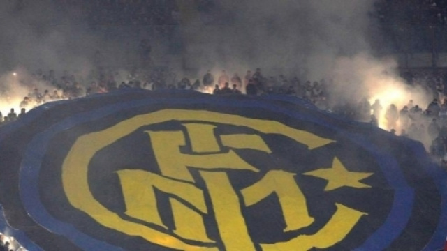Foto della bandiera del logo inter, fonte 'The Sun'