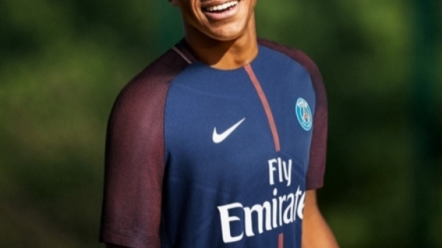 Mbappé est-il influencé par Neymar ? (@Mbappe).