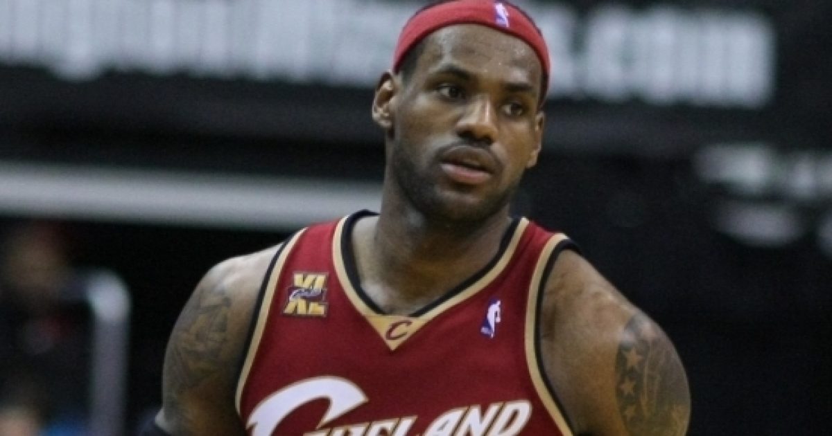 LeBron James makes first start at point guard since 2005