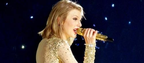 Taylor Swift performs in a concert. [Image Credit: GabboT/Wikimedia]
