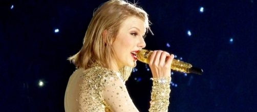 Taylor Swift performs in a concert. [Image Credit: GabboT/Wikimedia]