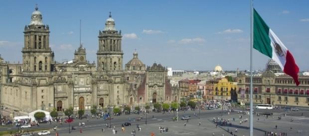 La población de México se desborda en ayuda a los damnificados La población de México se desborda en ayuda a los damnificados