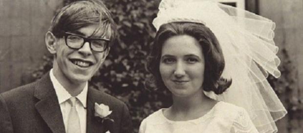 Jane e Stephen Hawking foram casados entre 1965-1995. Jane e Stephen Hawking foram casados entre 1965-1995.