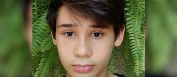 João Pedro Calembo, de 13 anos, e um colega foram mortos no Colégio Goyases, e outros 4 alunos foram feridos. A tragédia traz à tona o 'Bullying' João Pedro Calembo, de 13 anos, e um colega foram mortos no Colégio Goyases, e outros 4 alunos foram feridos. A tragédia traz à tona o 'Bullying'